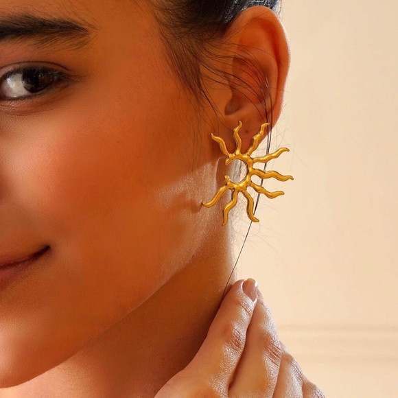 [✨3for$38] New Boho Sun Burst Stud Earrings - Picture 7 of 16